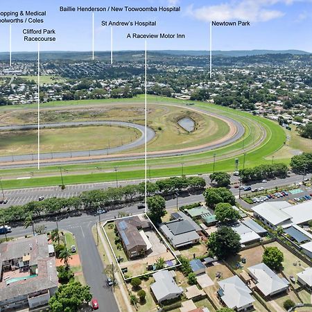 Raceview Motor Inn Тувумба Экстерьер фото